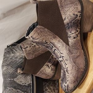 DOMINIQUE NICOLE BOOT